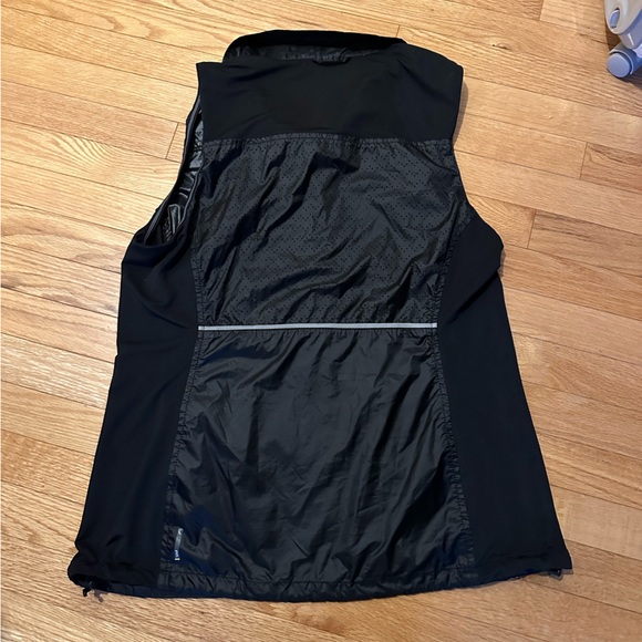 Lole Light Black Vest (M) - Picture 4 of 5